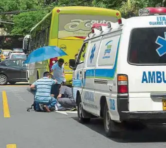  ?? ESNEYDER GUTIÉRREZ ?? Motociclis­tas son afectados debido a la velocidad e interacció­n con transporte de carga.