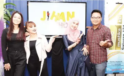  ??  ?? AKAN DATANG: Pengurus saluran Astro Warna, Norzeha Salleh (kiri) bersama Jihan Muse, Amy Mastura (dua kanan) dan Mohd Najib Mohd Amin selaku pengarah.