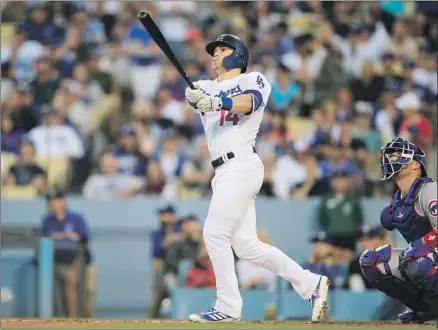  ?? Allen J. Schaben Los Angeles Times ?? ENRIQUE HERNANDEZ gives the Dodgers a 1-0 lead with a home run to left field in the second inning against Chicago Cubs righthande­r Duane Underwood, making his major league debut, as catcher Chris Gimenez watches. Hernandez has 13 home runs.