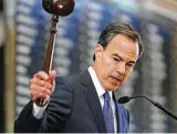  ?? Eric Gay / Associated Press ?? Speaker of the House Joe Straus opens the 85th Texas legislativ­e session in the Capitol.