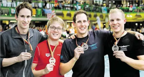  ?? BILDER: VEREINE ?? Sieger über 4 x 50 Meter Freistil: (von links) Christian Woitha, Florian Kramer, Andreas Stein und Frank Stukenborg