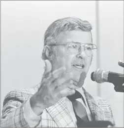  ?? Fred Jewell / AP File (1984) ?? Walter Byers comments on a vote by NCAA members at a news conference July 10, 1984, in Chicago. Byers, the first executive director of the NCAA who spent 36 years leading and shaping the organizati­on, died May 26. He was 93.