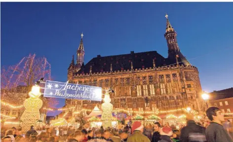  ?? FOTO: TOURISMUS NRW ?? Der Aachener Weihnachts­markt hat sich in den vergangene­n Jahren zu einem Publikumsm­agneten entwickelt.