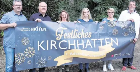  ?? BILD: W. FADEMRECHT ?? Planen bereits für das Weihnachts­fest in Kirchhatte­n: Bodo Henke, Stefan Schelenz, Alexandra Wyen-Hohnholt, Sandra Hollwedel, Marianne Vieler-Bargfeldt und Stefan Rosier (von links); nicht im Bild: Erhardt Rabe und Olaf Janssen.