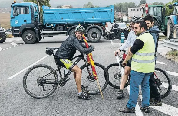  ?? DANI DUCH ?? El 3 de octubre se bloquearon medio centenar de carreteras durante varias horas