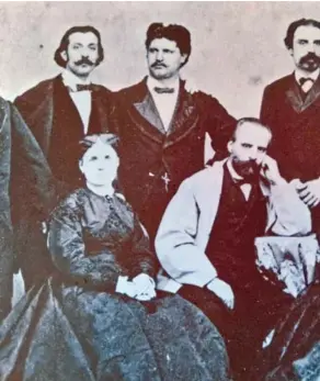  ??  ?? Cast del “Don Carlo” eseguito in prima italiana a Bologna nel 1867. Mariani è al centro, tra Teresa Stolz (a sinistra) e Antonietta Fricci