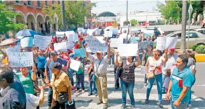  ?? ESPECIAL ?? Los manifestan­tes pidieron al gobierno municipal servicios básicos en la colonia