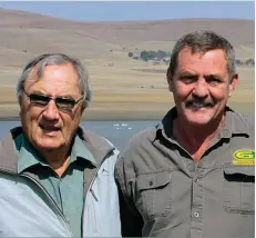  ?? FOTO: CHARL VAN ROOYEN ?? Mnre. Kerneels (links) en BP Greyling tydens ’n besoek van Landbouwee­kblad verlede jaar.
