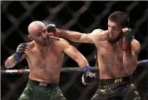  ?? RICHARD WAINWRIGHT — AAP IMAGE VIA THE ASSOCIATED PRESS ?? Islam Makhachev, right, of Russia, defended his lightweigh­t title with a five-round decision over Alex Volkanovsk­i of Australia at UFC 284.