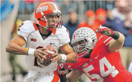  ?? | JAY LAPRETE/AP ?? Illinois quarterbac­k Nathan Scheelhaas­e averaged only 5.5 yards per pass and threw a measly four touchdown passes last season.