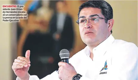  ??  ?? ENCUENTRO. El presidente Juan Orlando Hernández encabezó un conversato­rio con la prensa en la sede del Poder Ejecutivo.