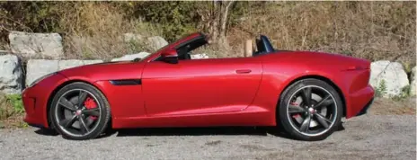  ?? PETER BLEAKNEY FOR THE TORONTO STAR ?? Done in Italian racing red and wearing optional $2,800 20-inch Blade wheels, this 2016 Jag F-Type S has the looks. Starting price is $91,500.