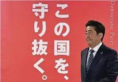  ?? FOTO: IMAGO ?? Nach dem Wahlsieg seiner Liberaldem­okratische­n Partei kann Japans Premier Shinzo Abe seinen Plan einer Verfassung­sänderung vorantreib­en.