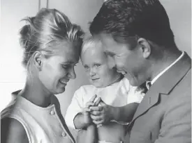  ?? FOTO: PRIVAT ?? PRINSESSAN, PRINSEN OCH KUNGEN. Seija, Kai och Gunnar Mattsson närlivet var som ljuvast.