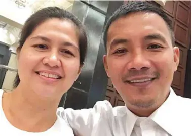  ??  ?? Francis Neil T. Pedralvez with his wife Cheryll who fully supports his advocacy of promoting small but sustainabl­e farming.