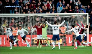  ?? AFP ?? PSG’s Blaise Matuidi (first left), celebrates his goal with teammates. —