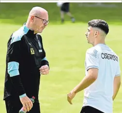  ?? ?? Teamchef und Schützling: Martin Scherb im Training mit Yusuf Demir