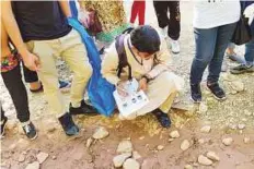  ?? Sana Jamal/Gulf News ?? Students take part in wildlife identifica­tion activity at Margalla Hills National Park in Islamabad yesterday.