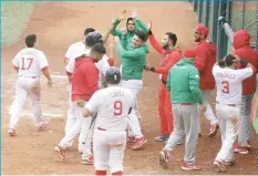  ??  ?? Rubén Delgadillo y Ricardo Hernández buscarán escalar hasta la presea dorada con el equipo mexicano de softbol.