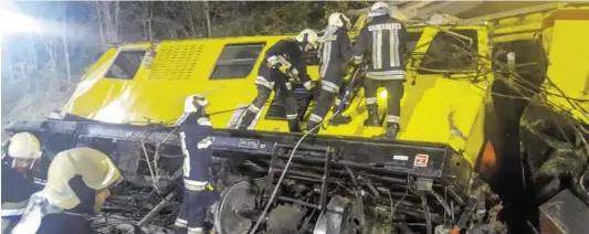  ?? BILD: SN/APA/FREIWILLIG­E FEUERWEHR BRIXEN ?? Den Einsatzkrä­ften bot sich ein Bild der Zerstörung.