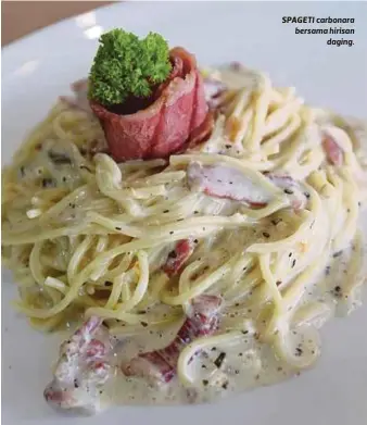  ??  ?? SPAGETI carbonara bersama hirisan
daging.
1. BAHAN-bahan
2. MASUKKAN minyak masak, apabila minyak panas tumis bawang putih hingga wangi.
3. CAMPURKAN hirisan daging dan kacau sehingga masak.
4. TAMBAHKAN krim memasak dan kacau perlahan.
5....