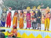  ?? HT PHOTO ?? The Ramleela party in Sirohi, which returned without burning the effigy of Ravan, seen on stage.