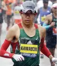  ?? AP ?? FIRST AND THE BEST! Muntik nang tumigil sa pagtakbo si Desiree Linden bunsod nang masamang panahon, habang nagbunga ang pagtitiyag­a ni Yuki Kawauchi (kaliwa) para tanghaling unang non-sponsored runner na nagwagi sa Boston Marathon.