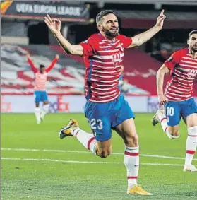  ?? FOTO: AP ?? Jorge Molina celebra su gol ante el Molde en el encuentro de ida en Los Cármenes