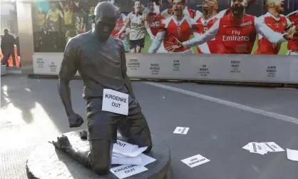  ??  ?? A sign attached to Thierry Henry’s statue reads ‘Kroenke out’ at Arsenal’s Emirates Stadium. Photograph: Tom Jenkins/The Guardian