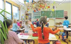  ?? ARCHIVFOTO: DPA ?? Auch für die eine oder andere Schule in der Region ist es schwer, offene Stellen zu besetzen.