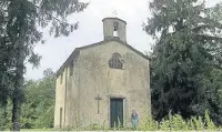  ??  ?? ●● A small chapel in 1942 and now