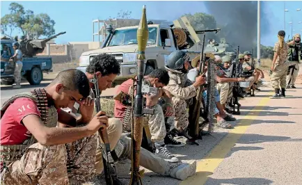  ?? REUTERS ?? Soldiers from forces aligned with Libya’s unity government outside the Isis bastion of Sirte, where a diehard force is cornered in the city centre.