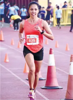  ?? SUNSTAR FOTO / RUEL ROSELLO ?? EASY WIN.
Sultan Kudarat’s Ruffa Sorongon is all smiles as she crossed the finish line all alone in the women’s division of the Osmeña Run.