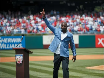  ?? MATT SLOCUM — THE ASSOCIATED PRESS ?? Former Philadelph­ia Phillies first baseman Ryan Howard waves during a ceremony honoring him before a baseball game between the Philadelph­ia Phillies and the Washington Nationals, Sunday, in Philadelph­ia.