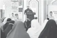  ?? — Gambar Bernama ?? UCAPAN: Zulkifli menyampaik­an ucapan pada Majlis Perasmian Penutupan Kursus Asas Haji di Masjid Qaryah Paroi Jaya, Seremban, semalam.
