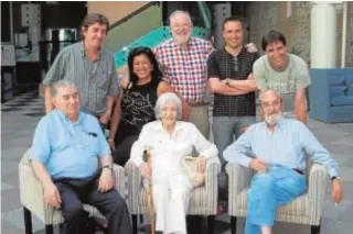  ?? ?? Arriba, Luis García Montero, Almudena Grandes y Benjamín Prado (derecha). Abajo, Antonio Gamoneda, Ana María Matute y Ángel González, en El Escorial