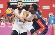  ??  ?? VUELVE A CANCHA. Gilberto Clavell regresa hoy a cancha en Lima 2019, esta vez con la selección de baloncesto.