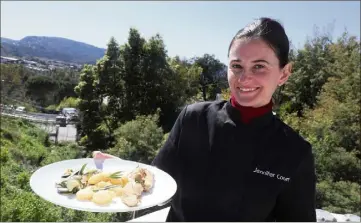  ?? (Photo Patrice Lapoirie) ?? Avant d’ouvrir sa Karma Kitchen en centre-ville de Cannes et son Karma Café au Campus de la Bastide Rouge, Jennifer a cuisiné à domicile pour le programme Silver Fourchette destiné aux seniors.