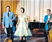  ??  ?? Keely Smith, above, with Louis Prima in Los Angeles in 1958