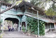  ??  ?? In this photo taken on Feb 5, Indian students gather under the porch of the Kipling Bungalow – the birthplace of author Rudyard Kipling – with a bust of Kipling in the background inside the campus of the J.J. School of Art inMumbai.