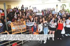  ??  ?? BTS fans wait outside the red carpet before the start of the Billboard Music Award