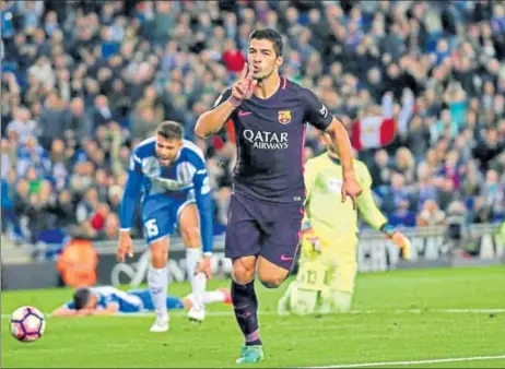  ?? AGENCIES ?? Barcelona's Luis Suarez celebrates a goal during the La Liga match against Espanyol. In another game, Real Madrid beat Valencia 21.