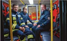  ?? Foto: Angela Häusler ?? Bürgermeis­ter und Feuerwehr Schüler Raphael Bögge mit Kreisbrand­rat Bernhard Schmidt und Sendens Kommandant Peter Walter (von links).