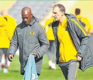  ?? Pictures: Gallo Images ?? Chiefs coach Giovanni Solinas, right, in conversati­on with assistant coach Patrick Mabedi as they prepare to lead their charges for another match.Kaizer Chiefs: No trophy in three campaigns