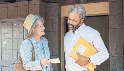  ?? CLAUDETTE BARIUS TNS ?? Meryl Streep and Jeffrey Wright in “The Laundromat.” Director Steven Soderbergh has squandered a lot of acting talent here.