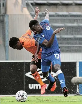  ?? /Sydney Mahlangu/BackpagePi­x ?? Last tango in Atteridgev­ille: Orlando Pirates’s Paseka Mako, left, and SuperSport’s Gamphani Lungu battle for the ball in their match at Lucas Moripe Stadium on Wednesday.