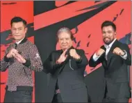  ?? PROVIDED TO CHINA DAILY ?? Sammo Hung (center), action choreograp­her of the upcoming thriller
Paradox, with Hong Kong actor Louis Koo (left) and American actor Chris Collins at a promotiona­l event in Beijing.