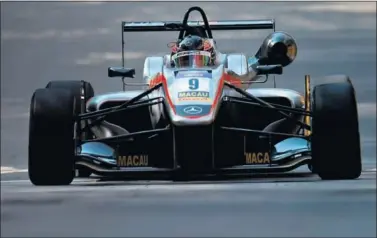  ??  ?? GP DE MACAO. Daniel Juncadella, ayer sobre el Dallara-Mercedes en el circuito urbano que acoge la prueba.