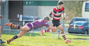  ??  ?? Unlucky Kerr Gossman puts a foot in touch as he heads for the Marr line