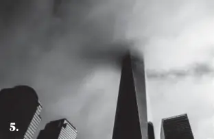  ?? FOTO FRANK RAES ?? 5. ONE WORLD: “Dit monument kwam in de plaats van de vroegere Twin Towers in New York, die mijn zoon en ik twee dagen voor de aanslagen nog hebben bezocht. De wolken creëren een dreigende sfeer.”
